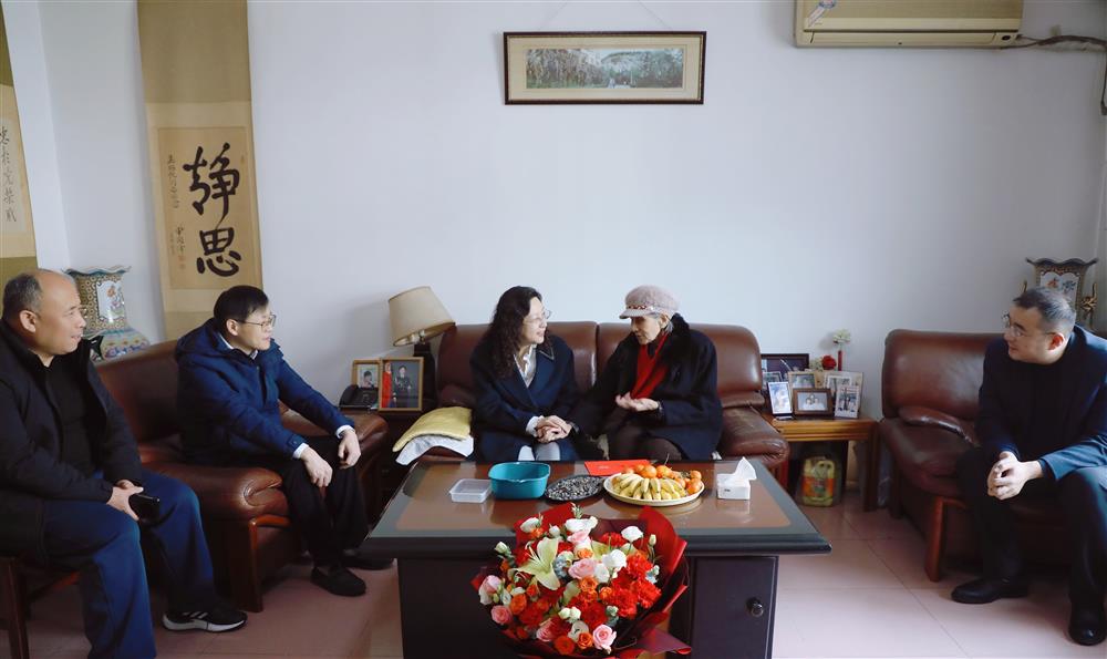 岁寒情深，新春送暖！ 济南产发集团党委书记、董事长黄蓓走访慰问离退休老干部